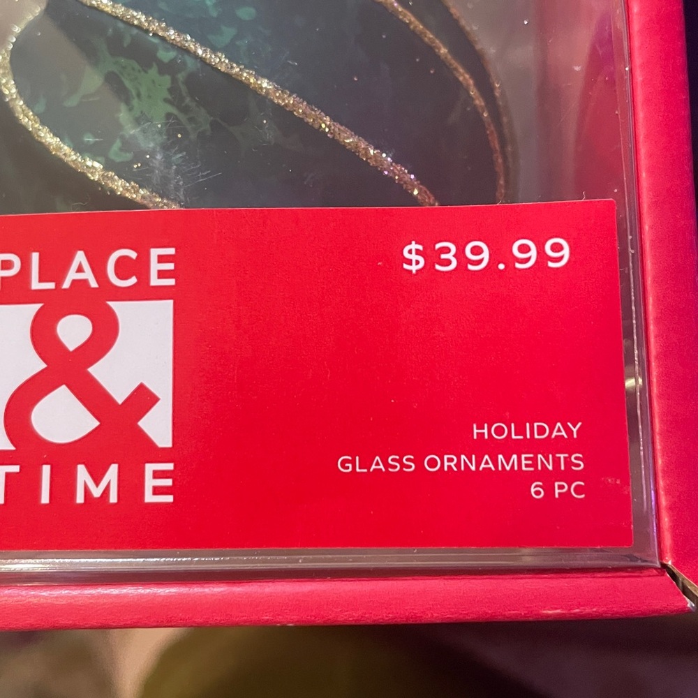 (6) Elegant Green and Gold Christmas Ornaments - Picture 3 of 3